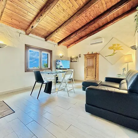 Sea View 2br Parking Wifi 5min Porto Cervo, Baja Sardinia, Poltu Quatu 4pax * Порто-Черво